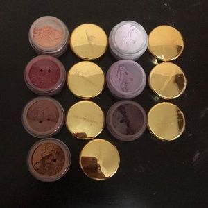 Bare Minerals loose eyeshadow.